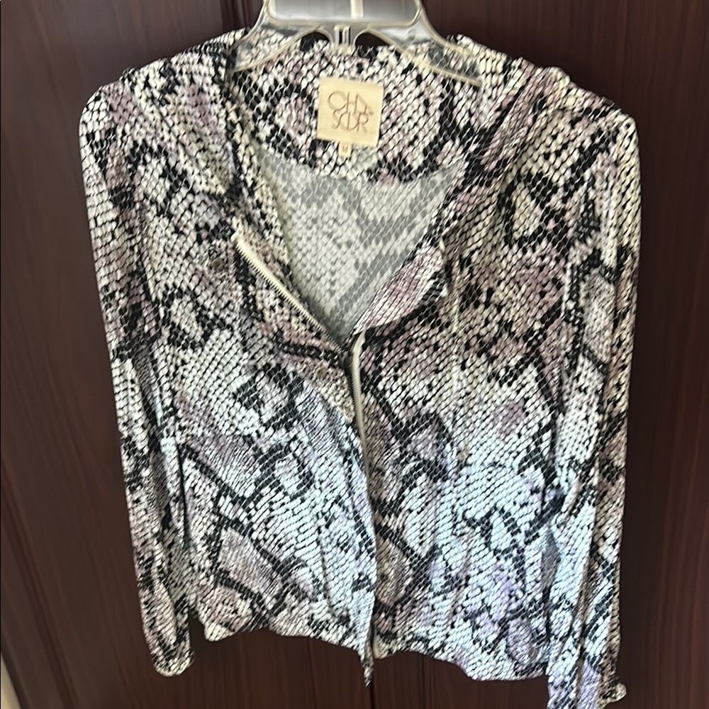 Chic Snake Print Zip-Up Hoodie